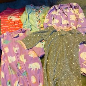 Carter’s 5 pack pajamas - size nb